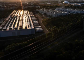 Giant Data Centers Energy Pollution: How AI Infrastructure Is Straining Power and Climate