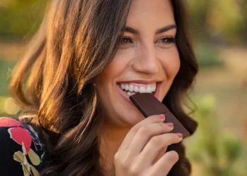 Chocolate Slows Aging Benefits: What Science Says and Why Doctors Urge Moderation